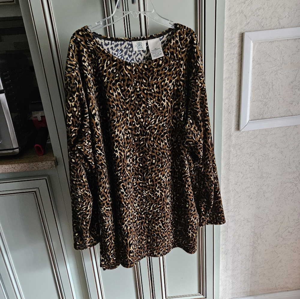 New without tags women's SJB SPORT Valor tunic 2X animal print